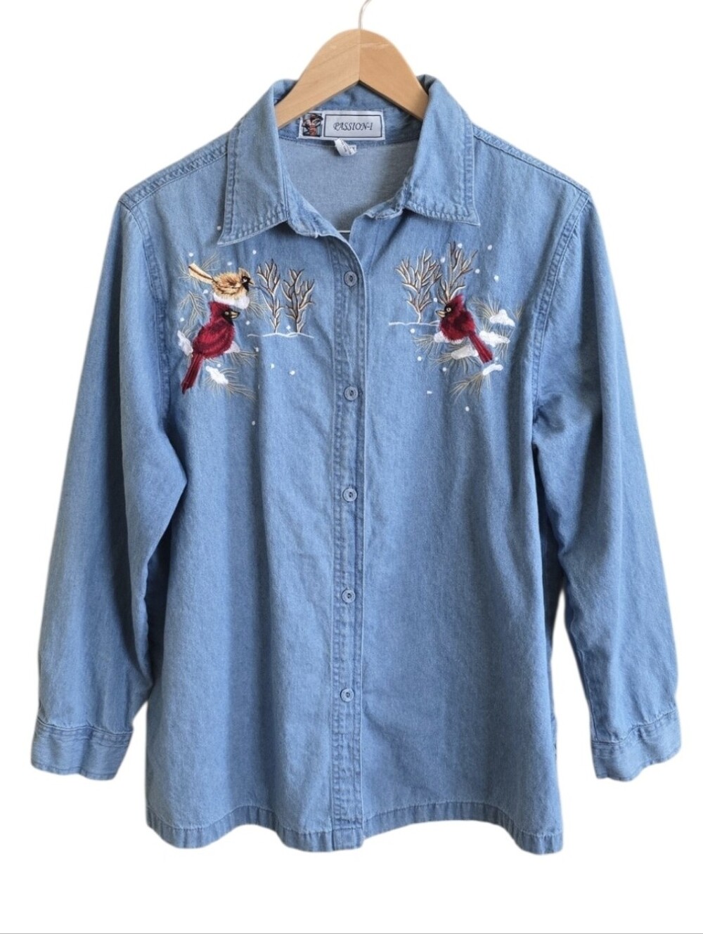 Vintage Passion-I Embroidered Cardinal Holiday Theme Denim Shirt. Size Medium